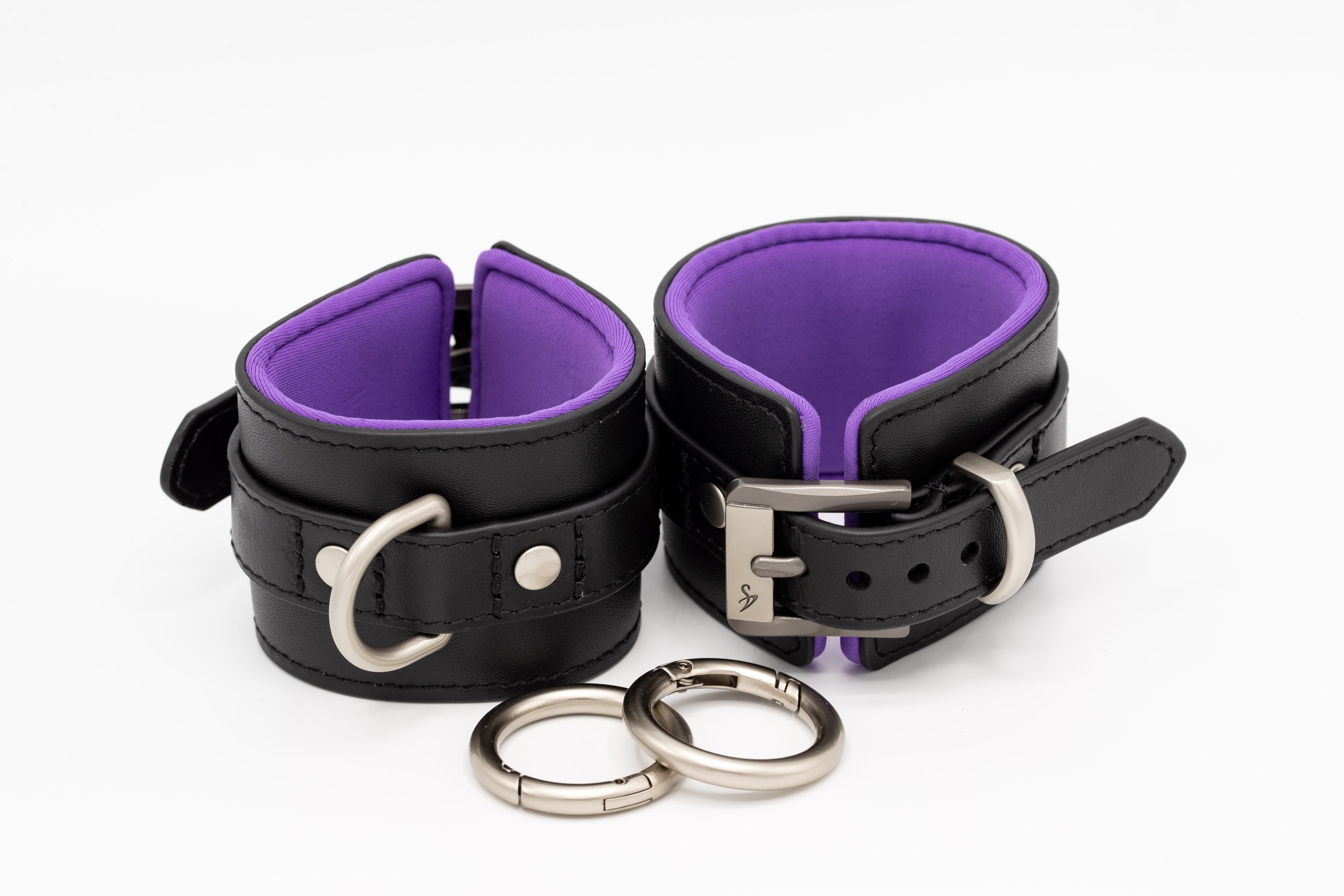 Black Swan Handfesseln Black Purple