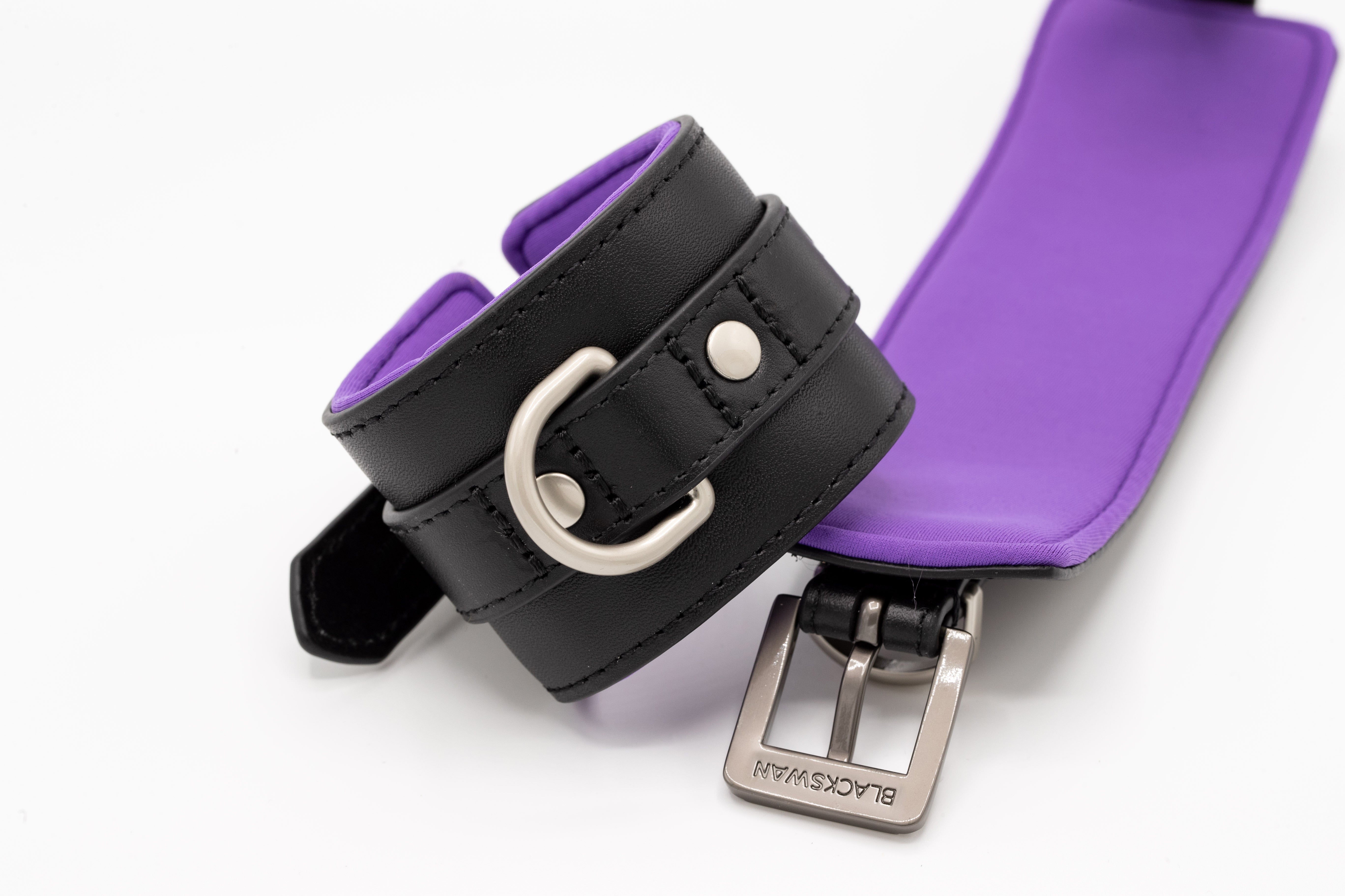 Black Swan Handfesseln Black Purple